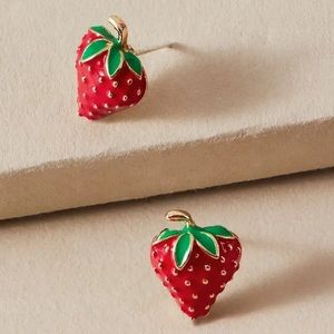Strawberry stud earrings🍓